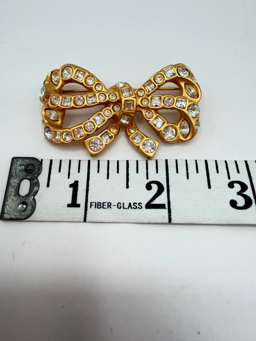 Signed AK Brushed Gold Bow Crystal Rhinestone Brooch - Picture 4 of 5